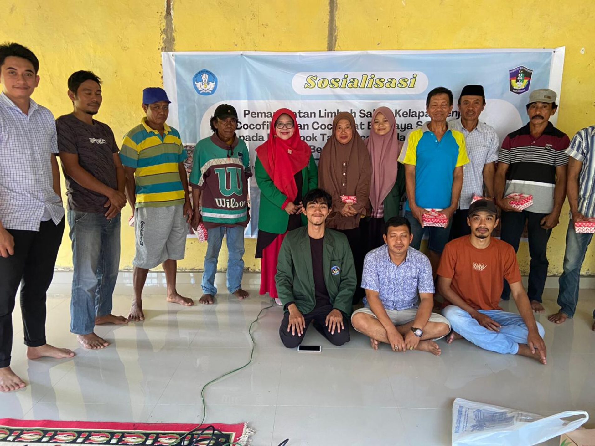 Kolaborasi DRTPM Dikti dan UMI Lakukan Pengabdian Pengolahan Limbah Sabut Kelapa di Herlang, Bulukumba