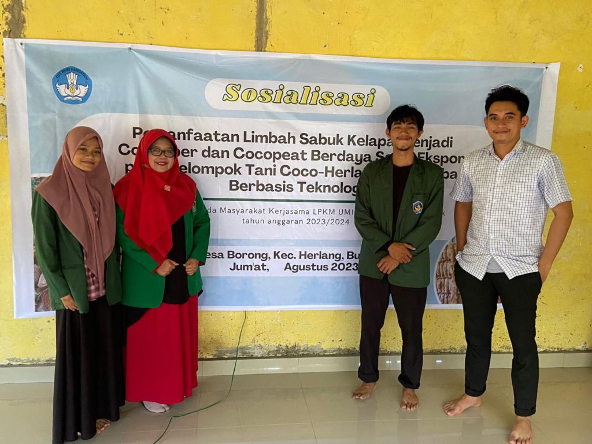 Kolaborasi DRTPM Dikti dan UMI Lakukan Pengabdian Pengolahan Limbah Sabut Kelapa di Herlang, Bulukumba