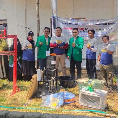 Tim PKM Kolaborasi UMI dan UNISMUH Adakan Pelatihan Pembuatan Panel Bulu Ayam di Borisallo Gowa