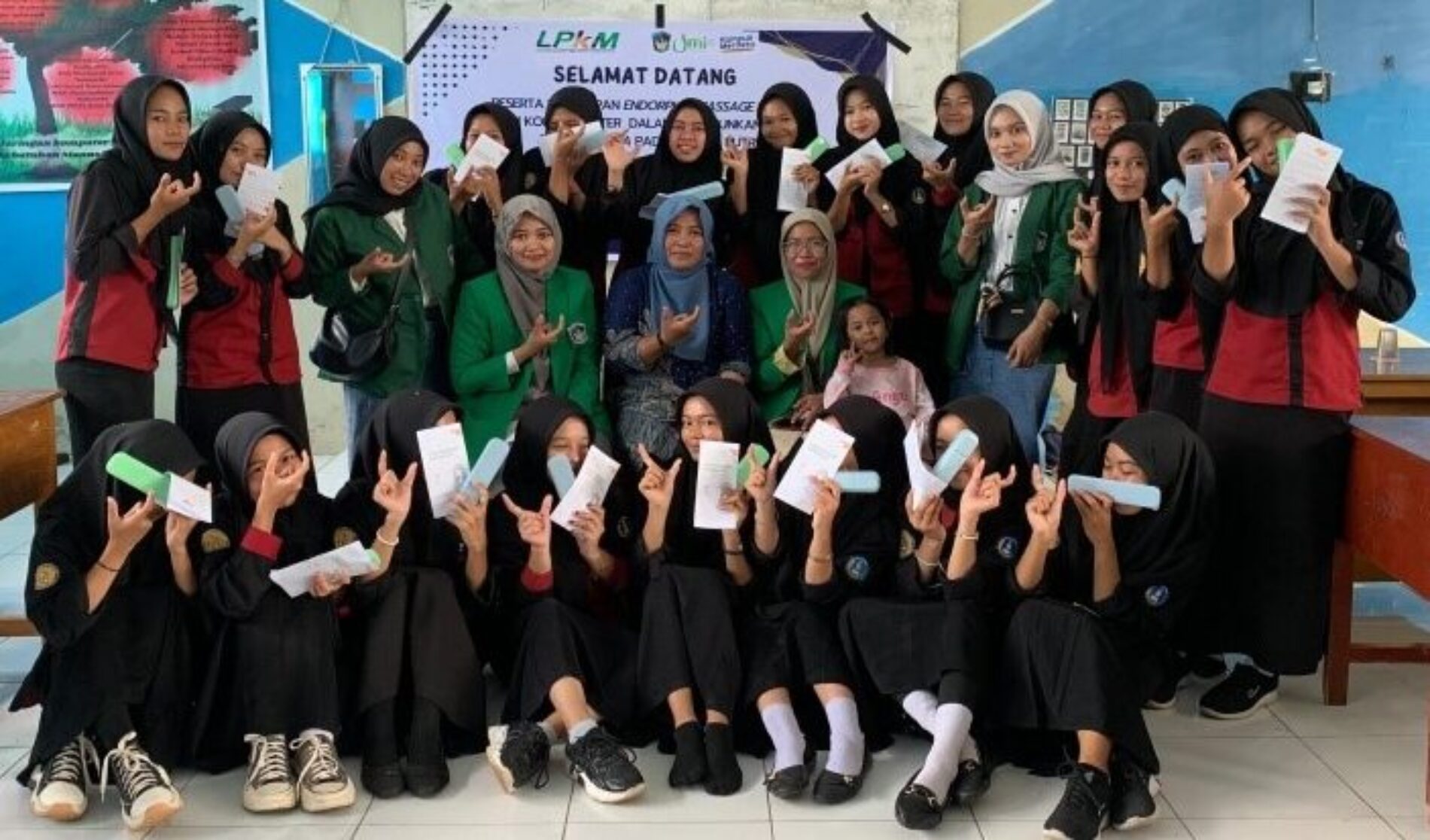 Penerapan Endorphin Massage Sebagai Terapi Komplementer dalam Menurunkan Tingkat Dysmenorhea Pada Remaja Putri