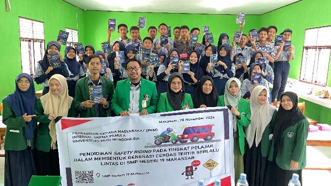 Tim PKM UMI Sosialisasikan Pendidikan Safety Riding Pada Tingkat Pelajar di SMP Negeri 19 Makassar