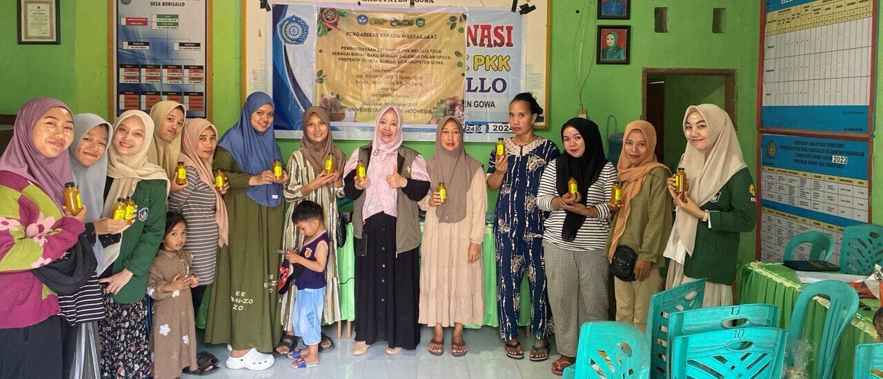 LPkM UMI bersama Farmasi UMI Makassar melakukan Pengabdian Masyarakat memanfaatkan Rempah sebagai Minuman Kesehatan pada Kelompok PKK di Desa Borisallo Gowa