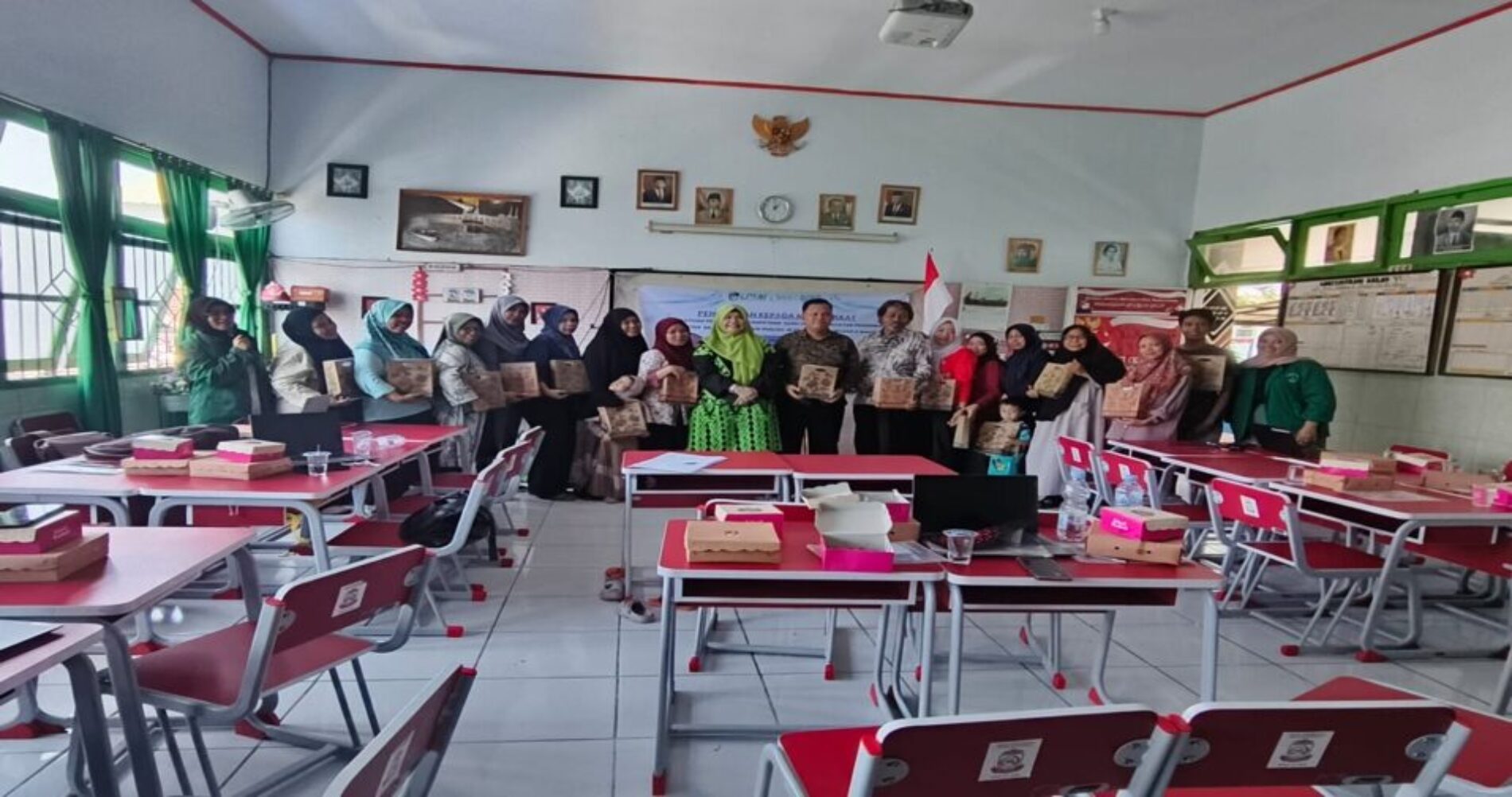 Guru SDN Kalukuang II Makassar Dilatih Jadi Pengajar Bahasa Inggris yang Kreatif dan Inspiratif