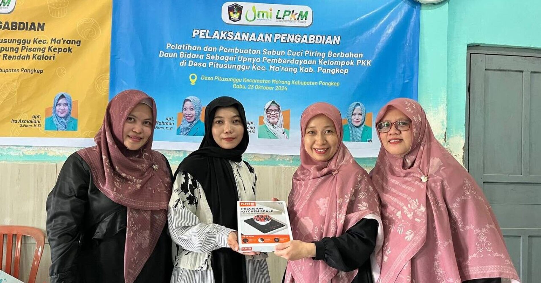 Tim Dosen Fakultas Farmasi UMI Melakukan Pelatihan Pembuatan Sabun Cuci Piring Berbahan Daun Bidara di Kab. Pangkep