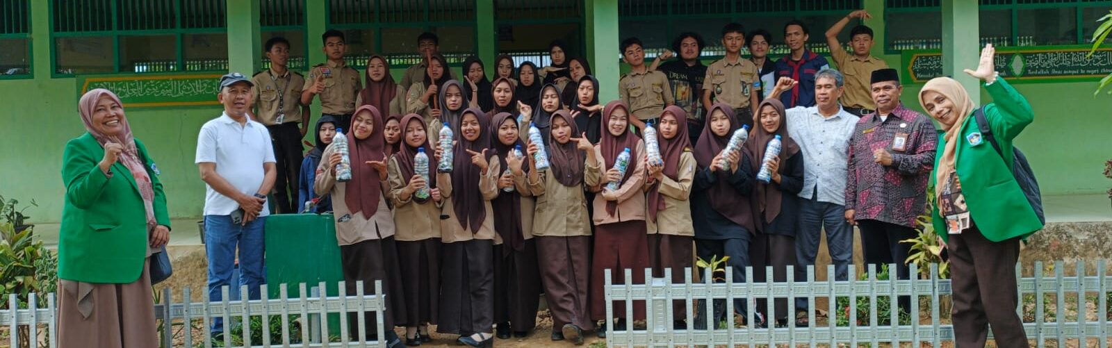 BIMTEK Go Green Economy Melalui Daur Ulang Sampah dengan Metode Ecobrick