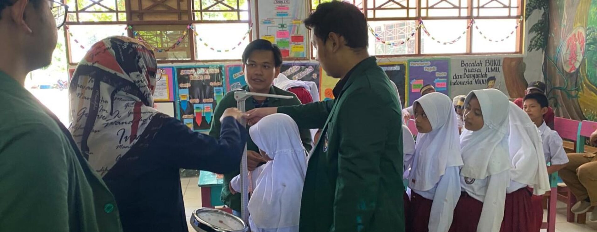Tim Dosen UMI Gelar Pengabdian Masyarakat di SD Negeri 9 Kalukue, Pangkep: Edukasi dan Pengukuran Antropometri untuk Pemantauan Status Gizi Anak