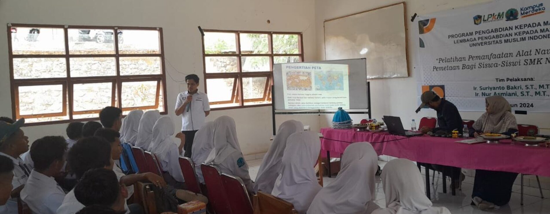 Pelatihan Alat Survey Pemetaan Modern bagi Siswa-Siswi SMK Negeri 5 Barru oleh Dosen Pengabdi LPkM-UMI