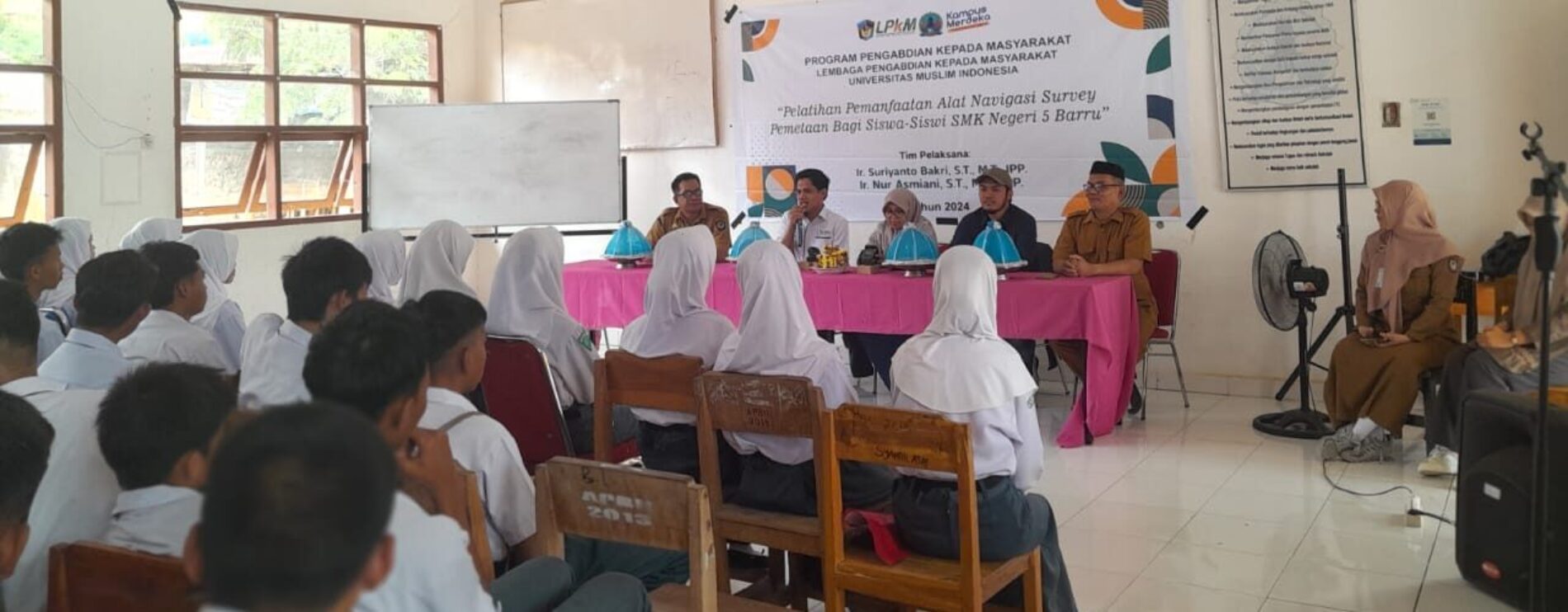 Pelatihan Alat Survey Pemetaan Modern bagi Siswa-Siswi SMK Negeri 5 Barru oleh Dosen Pengabdi LPkM-UMI