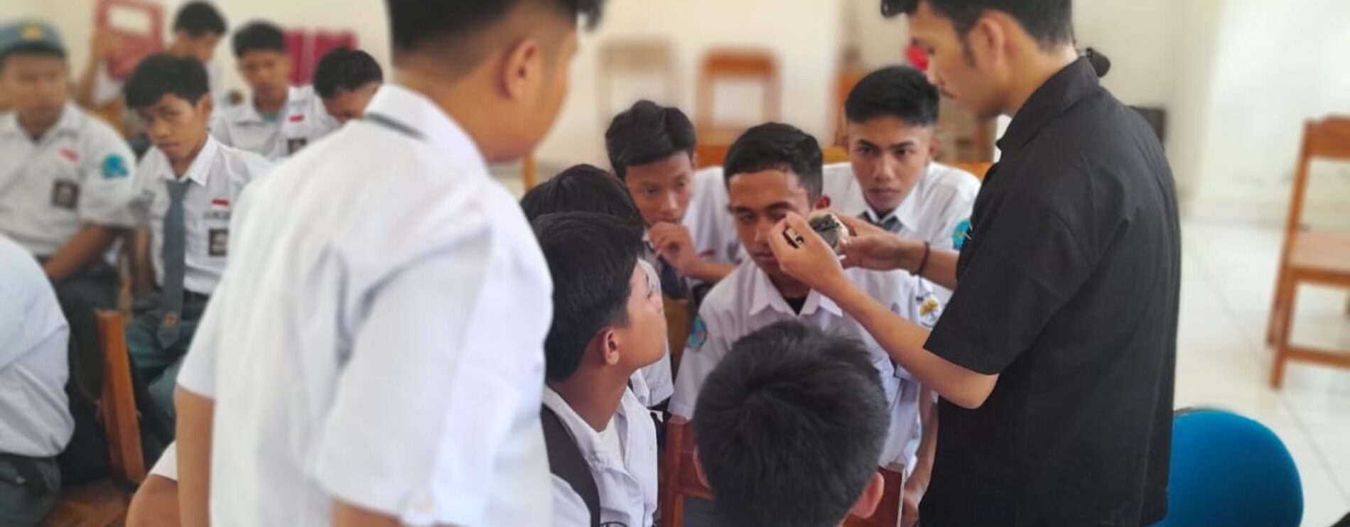Pelatihan Alat Survey Pemetaan Modern bagi Siswa-Siswi SMK Negeri 5 Barru oleh Dosen Pengabdi LPkM-UMI