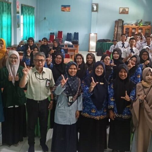 Pelatihan Pembuatan Website dan Blog bagi Guru dan Siswa di SMPN Benteng No. 1 Kepulauan Selayar