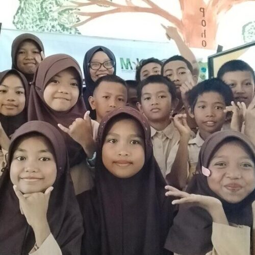 Dosen UMI Berdayakan Siswa SDN 127 Moncongloe melalui Literasi Digital