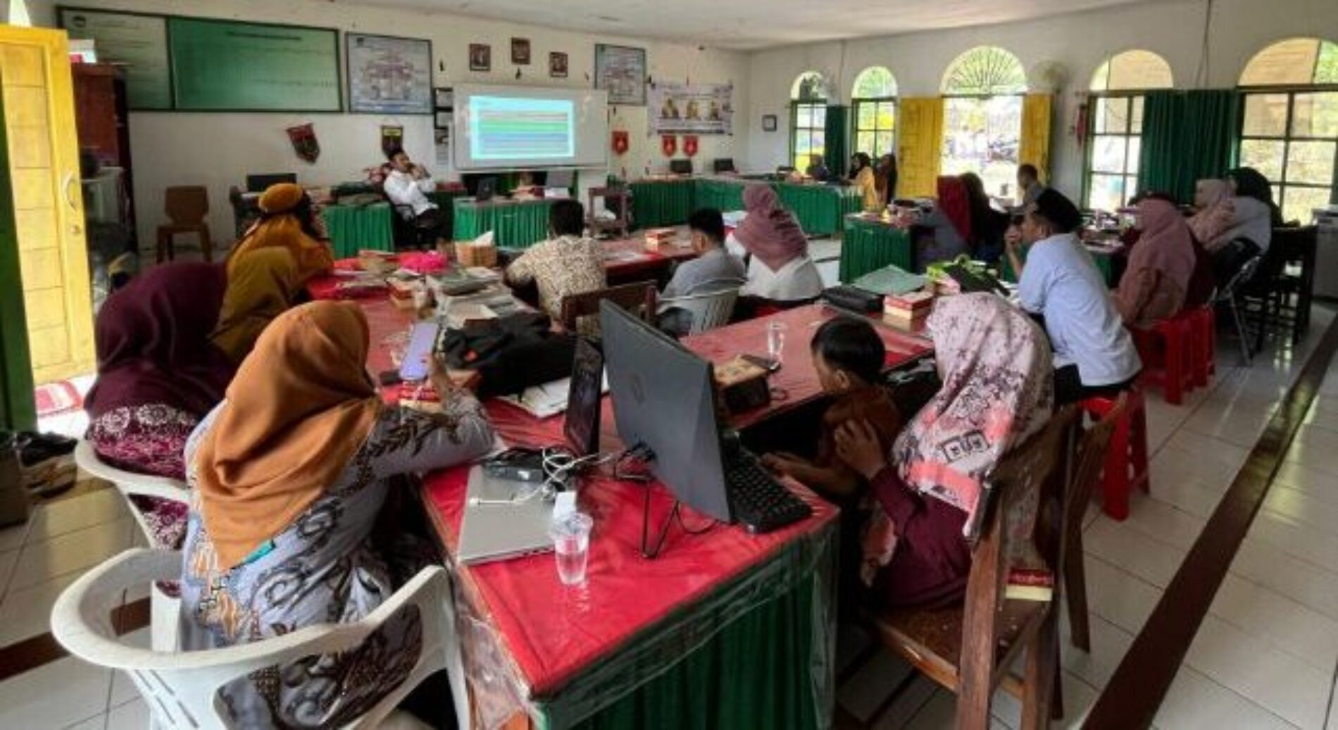 Pelatihan Pengembangan Bahan Ajar dalam Penguatan Nilai Moderasi Beragama Guru di Mts. Wihdatul Ulum Kab. Gowa