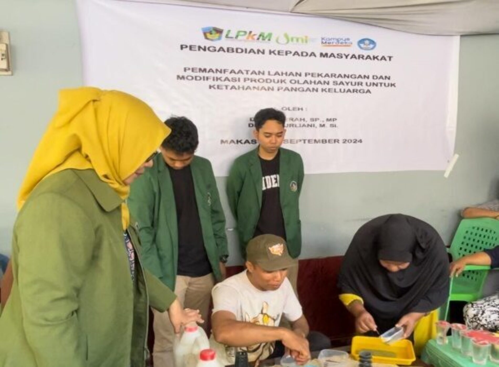 Tim PKM Fakultas Pertanian UMI Melakukan Pendampingan Modifikasi Sayuran Hidroponik Menjadi Produk Mie Sayur