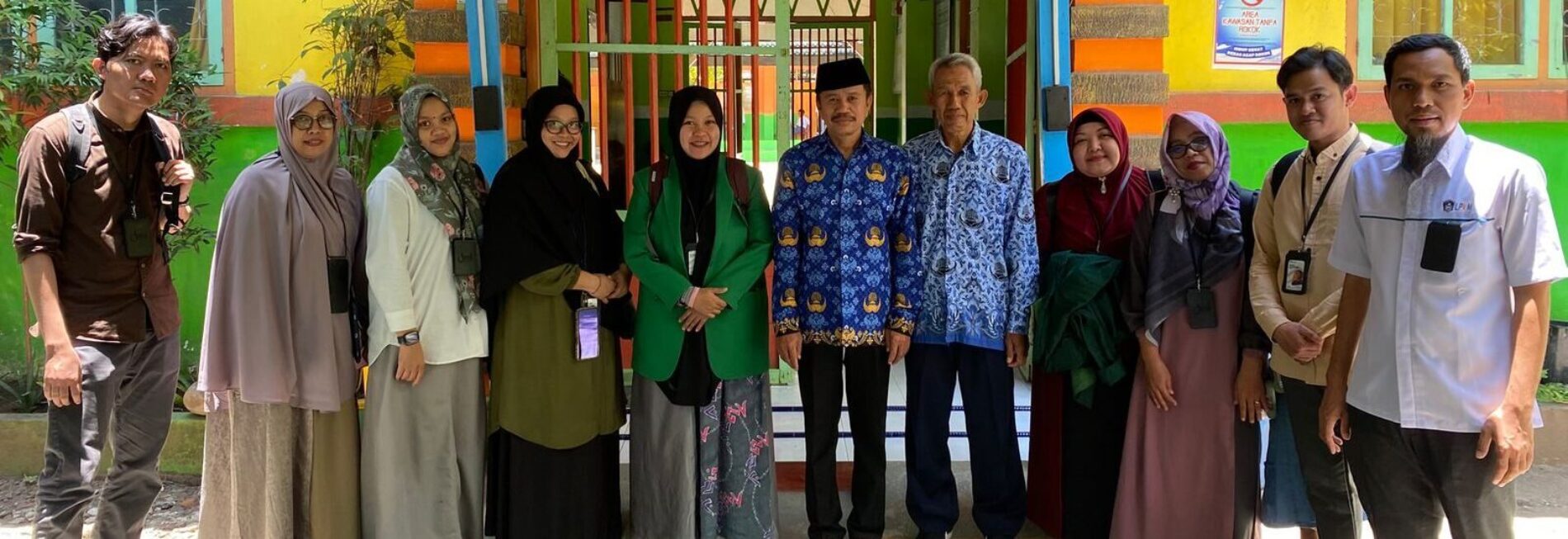 FIKOM meningkatkan Literasi Bahasa Inggris Melalui Pemanfaatan Teknologi di SMA Negeri 1 Kepulauan Selayar