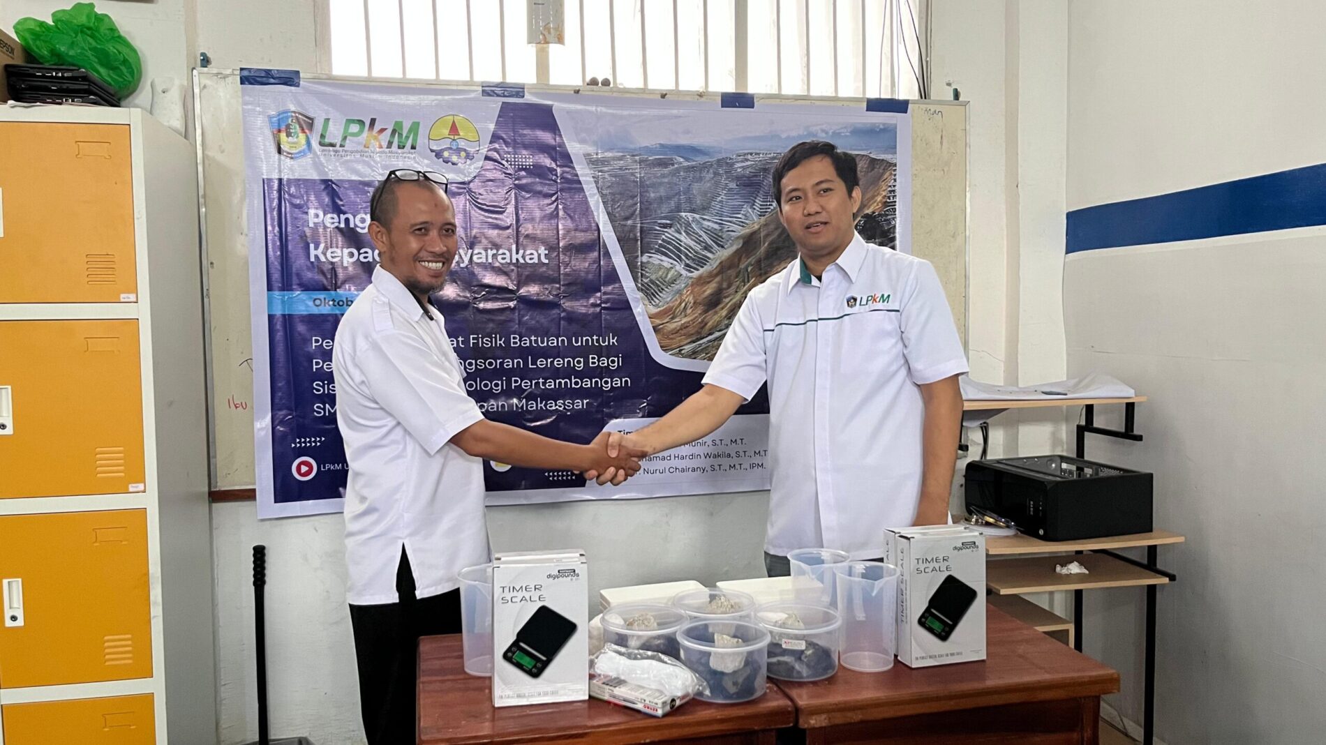 Dosen UMI Mengabdi Melalui “Edukasi Bencana Longsor kepada Siswa SMK Geologi Pertambangan”