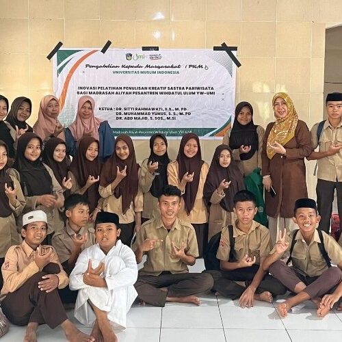 Tim PKM Fakultas Sastra UMI Melaksanakan Pelatihan Penulisan Kreatif Sastra Pariwisata di Madrasah Aliyah Wihdatul Ulum