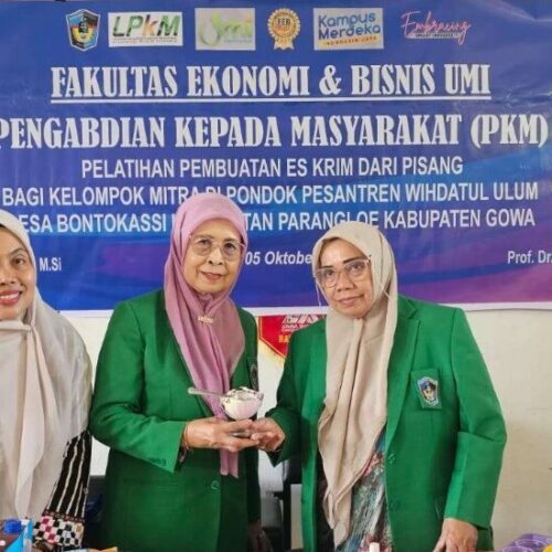 Dosen UMI Mendidik Warga Parang Loe Produksi Es Krim