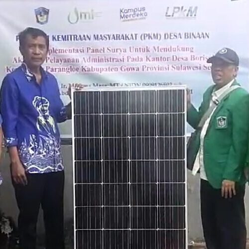 Tim PKM UMI Pasang Panel Surya untuk Dukung Layanan Administrasi Desa Borisallo