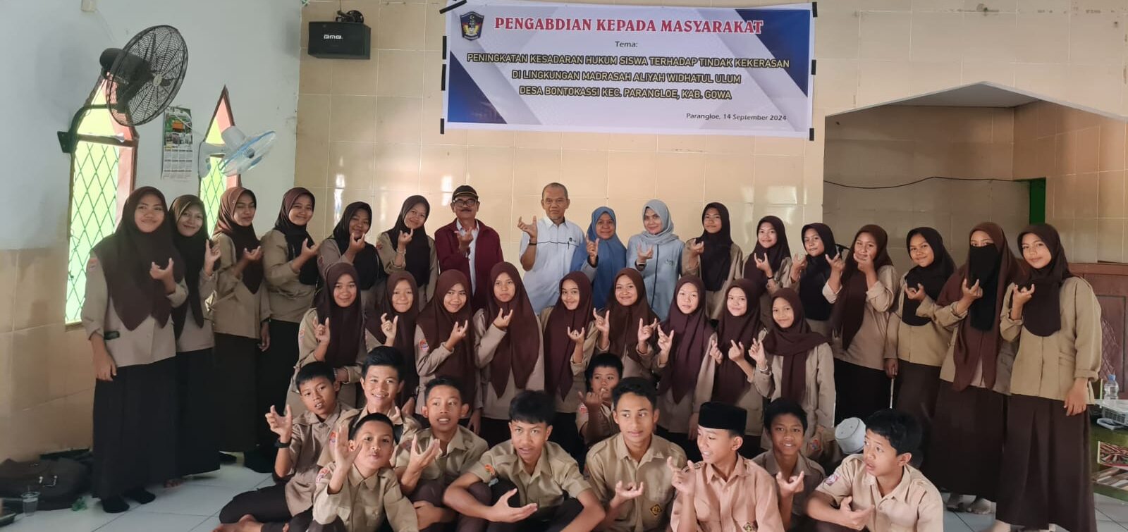 Keterlibatan dalam Pengabdian Masyarakat (PKM) di Madrasah Aliyah Widhatul Ulum Gowa: Akademisi Hukum UMI Nasihat Mahasiswa Soal Risiko Kekerasan