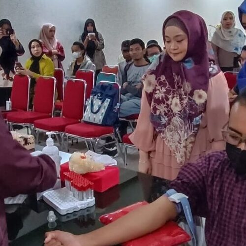 Dosen UMI melakukan Pemeriksaan Kadar Profil Kalsium dan Fosfat pada Pasien yang Menjalani Hemodialisis Konsisten di Rumah Sakit Ibnu Sina