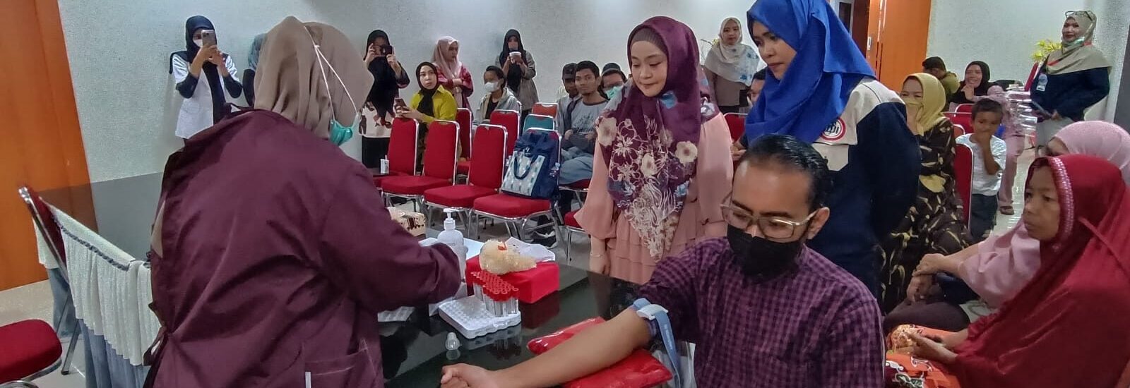 Dosen UMI melakukan Pemeriksaan Kadar Profil Kalsium dan Fosfat pada Pasien yang Menjalani Hemodialisis Konsisten di Rumah Sakit Ibnu Sina