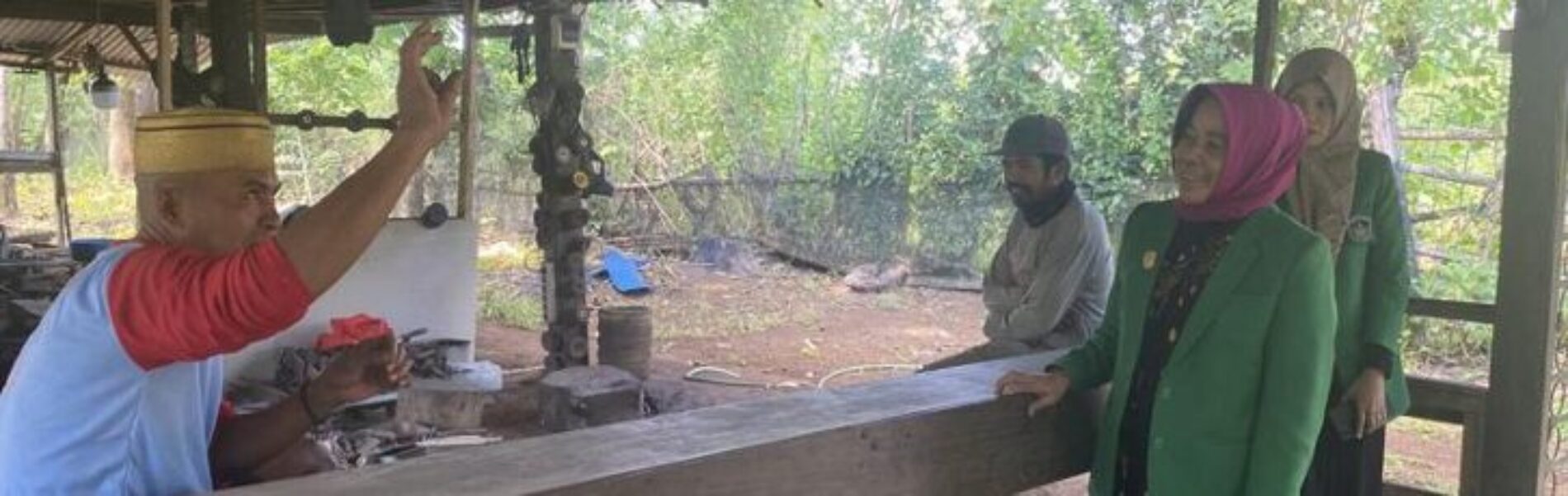 TIM Pengabdi DPPM DIKTI FKM UMI Melakukan Melakukan sosialisasi AlatPelindung Diri Pada Pengrajin Besi (Panre Tutu) Di Kab Maros