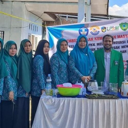 PKM Kelompok PKK MelaluiInovasi Diversifikasi Produk Olahan Daun Sirsak Mewujudkan Kemandirian Keluarga Sehat danProduktif
