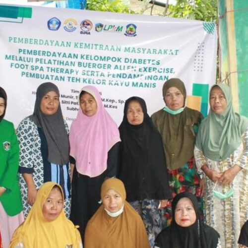 Pemberdayaan Kelompok Diabetes melalui Pelatihan Buerger Allen Exercise dan Foot Spa Therapy serta Pendampingan Pembuatan Teh Kelor Kayu Manis