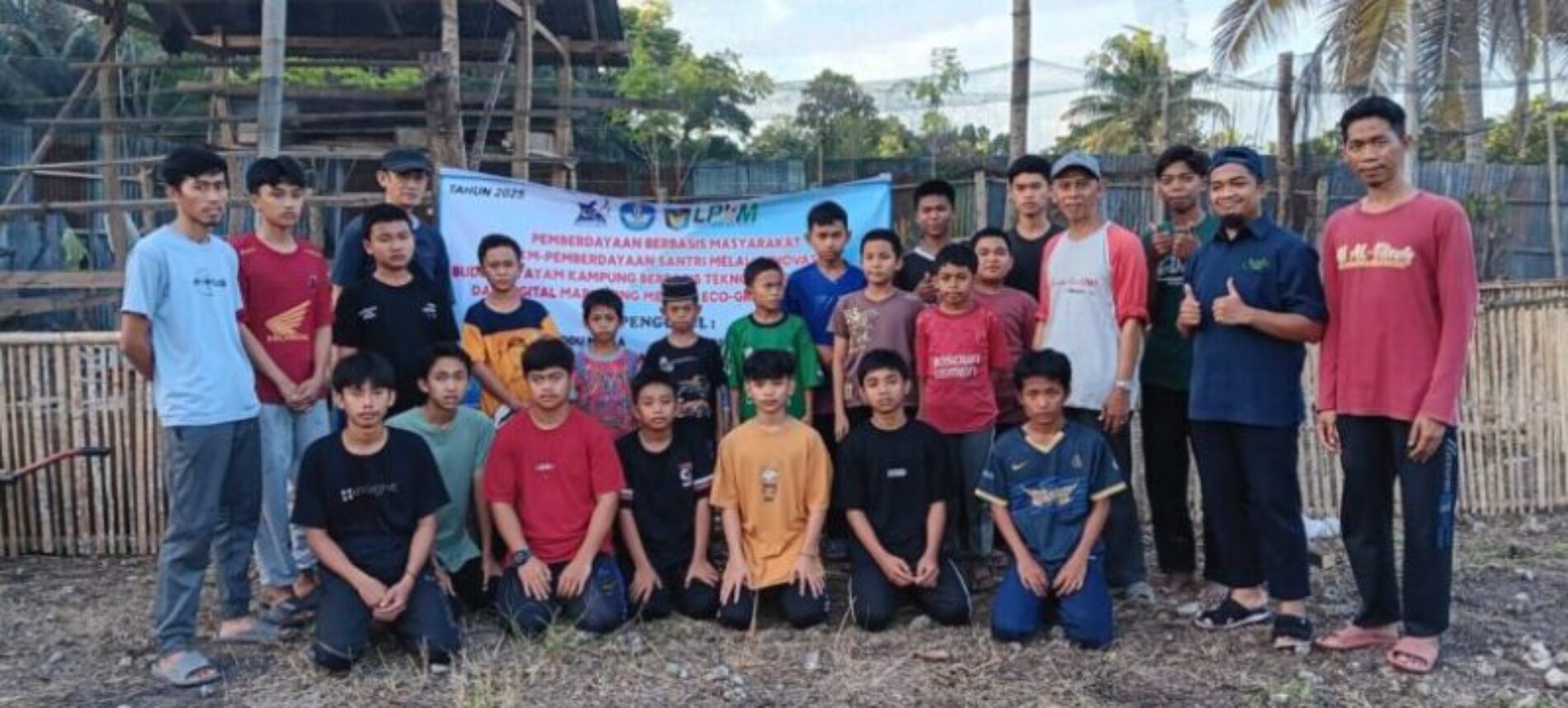 Dosen UMI melakukan Pemberdayaan Santri Melalui Inovasi Budidaya Ayam Kampung Berbasis Teknologi Pakan Lokal dan DigitalMarketing Menuju Eco-Green Pesantren