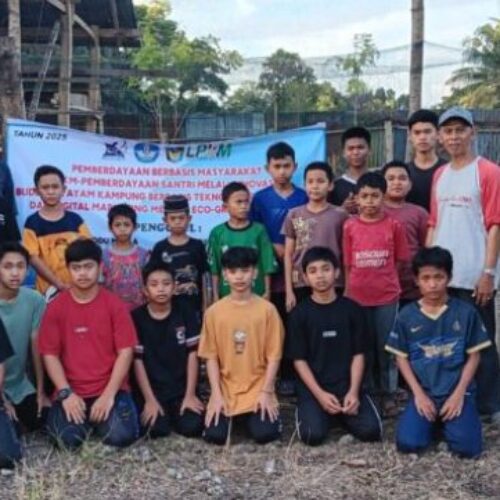 Dosen UMI melakukan Pemberdayaan Santri Melalui Inovasi Budidaya Ayam Kampung Berbasis Teknologi Pakan Lokal dan DigitalMarketing Menuju Eco-Green Pesantren