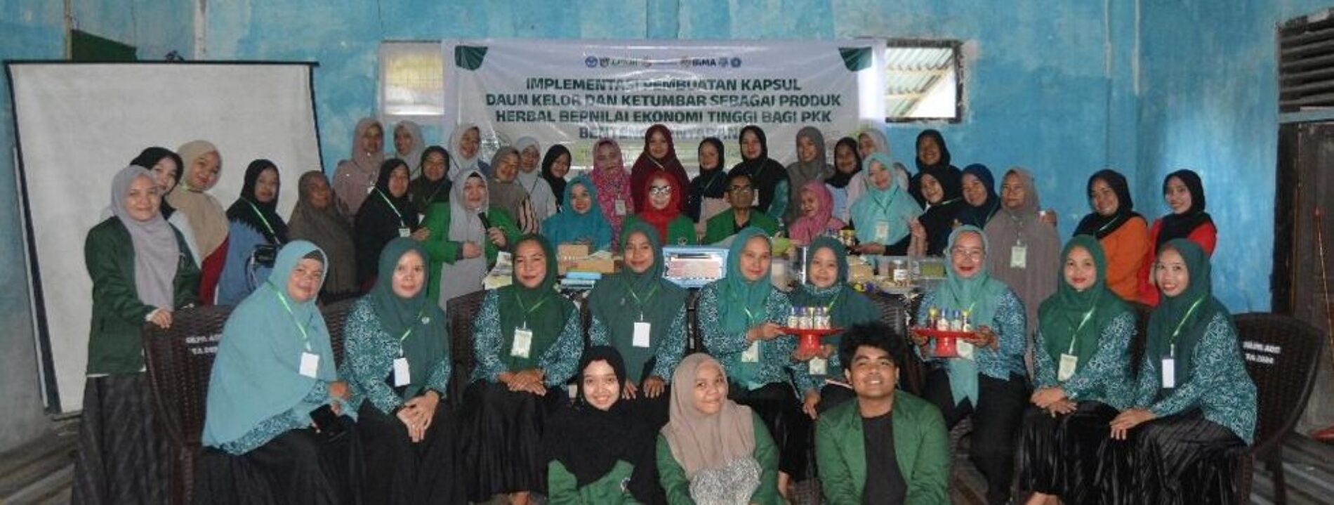 TIM DPPM UMI Mendorong PKK Kemandirian Ekonomi Melalui Pelatihan Produksi Pembuatan Kapsul Herbal Daun Kelor dan Ketumbar Desa Benteng Gantarang Kabupaten Bulukumba