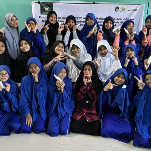 Pemberdayaan Siswa SMPIT Al-Fikri Makassar melalui Edukasi Kosmetik Aman dan Implementasi Inovasi Produk Natural Body Care Berbasis Bahan Alam Lokal