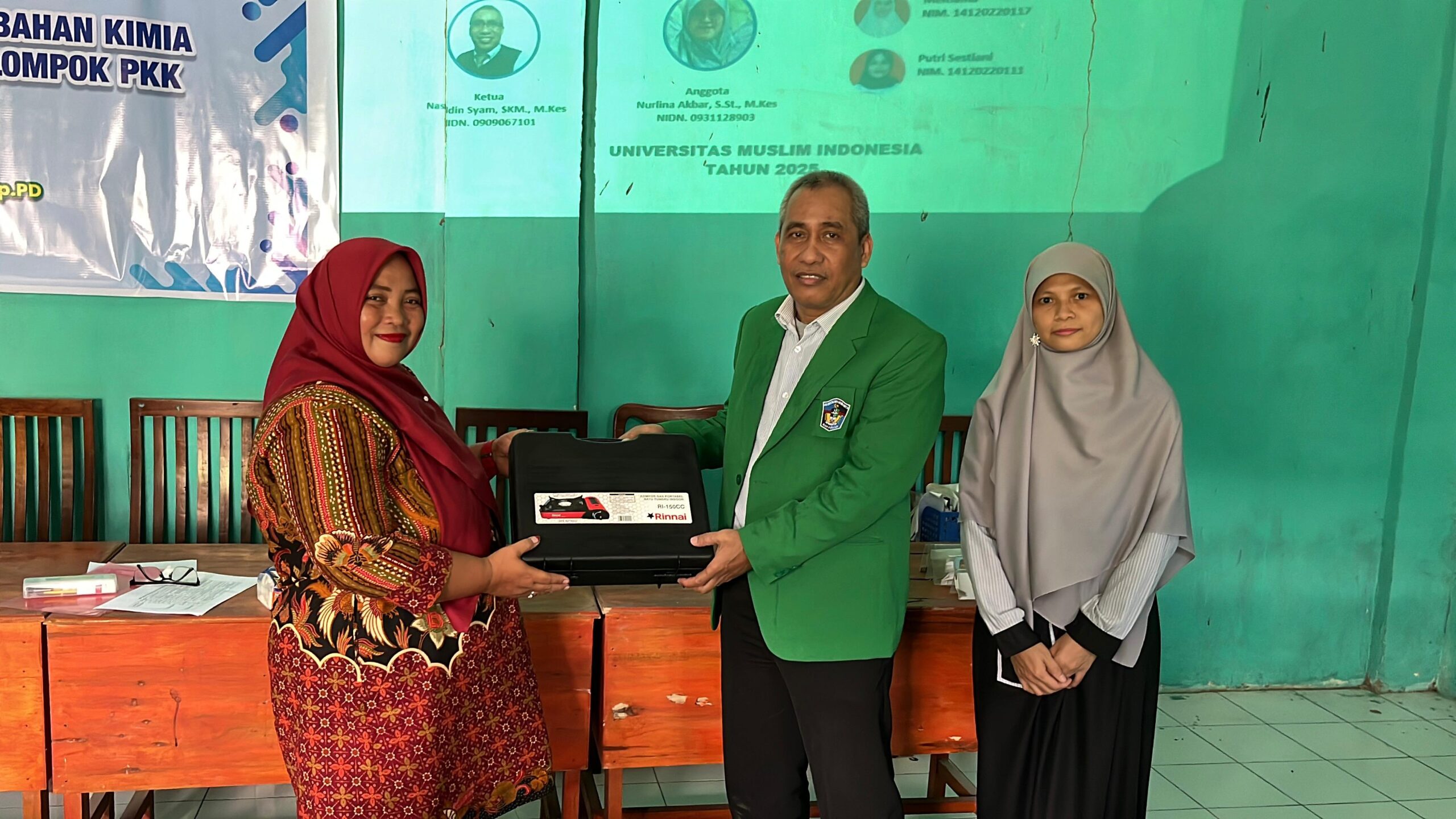 EDUKASI DAN PELATIHAN DETEKSI BAHAN TAMBAHAN PANGAN (PENGAWET, PEMANIS, PEWARNA) BERBAHAYA DALAM MAKANAN DAN MINUMAN KEPADA KELOMPOK PKK DESA BORISALLO
