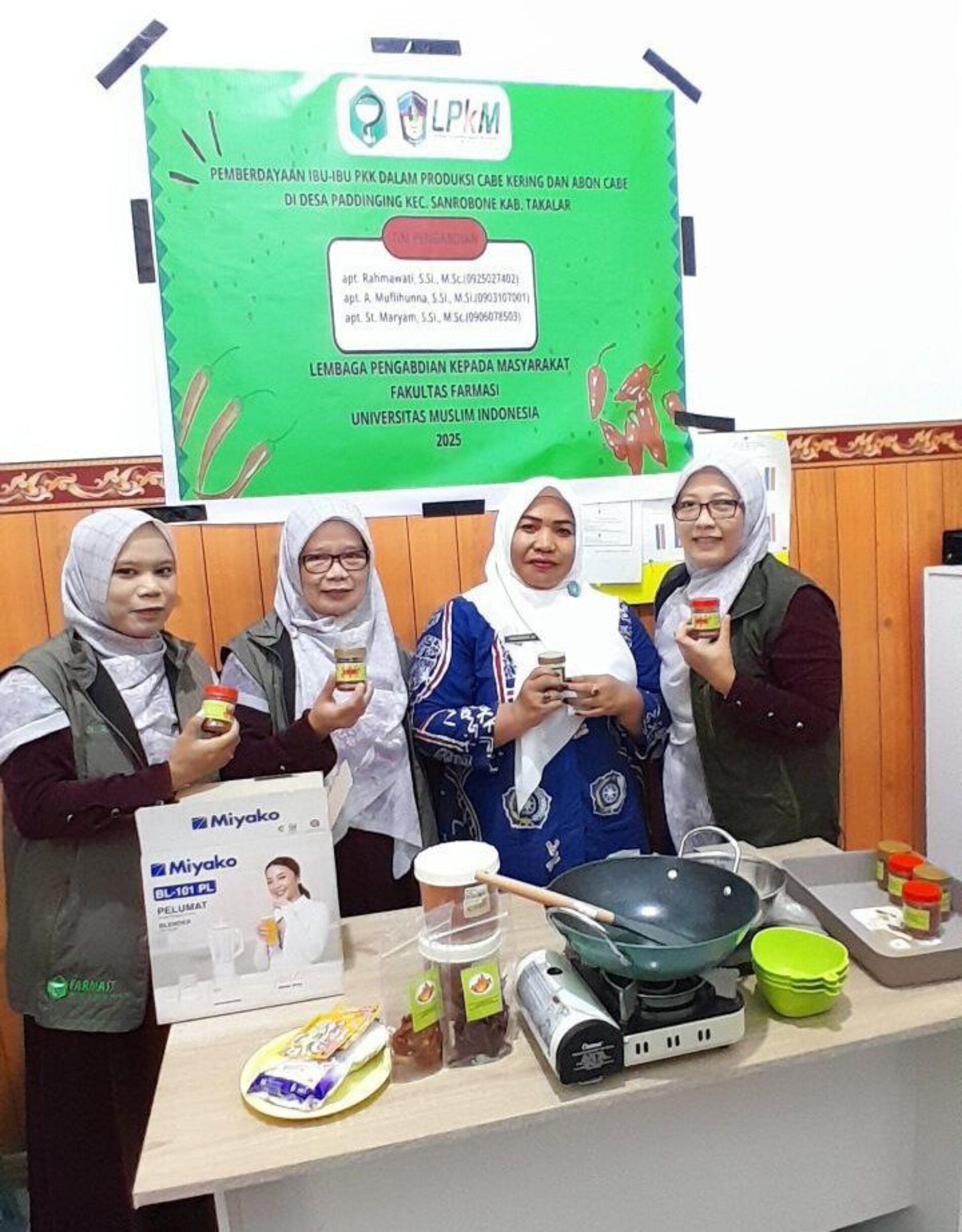 Pemberdayaan Ibu-Ibu Pkk Dalam Produksi Cabe Kering Dan Abon Cabe Di Desa Paddinging Kec. Sanrobone Kab. Takalar