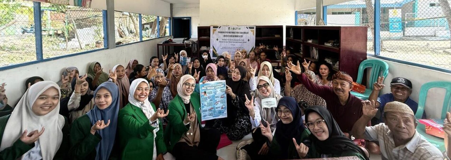 Rehabilitasi Gigi Hilang dan Pelatihan Perawatan Gigi Tiruan pada Masyarakat Pesisir