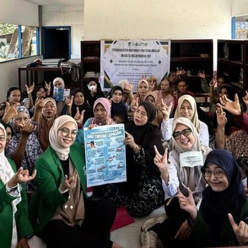 Rehabilitasi Gigi Hilang dan Pelatihan Perawatan Gigi Tiruan pada Masyarakat Pesisir