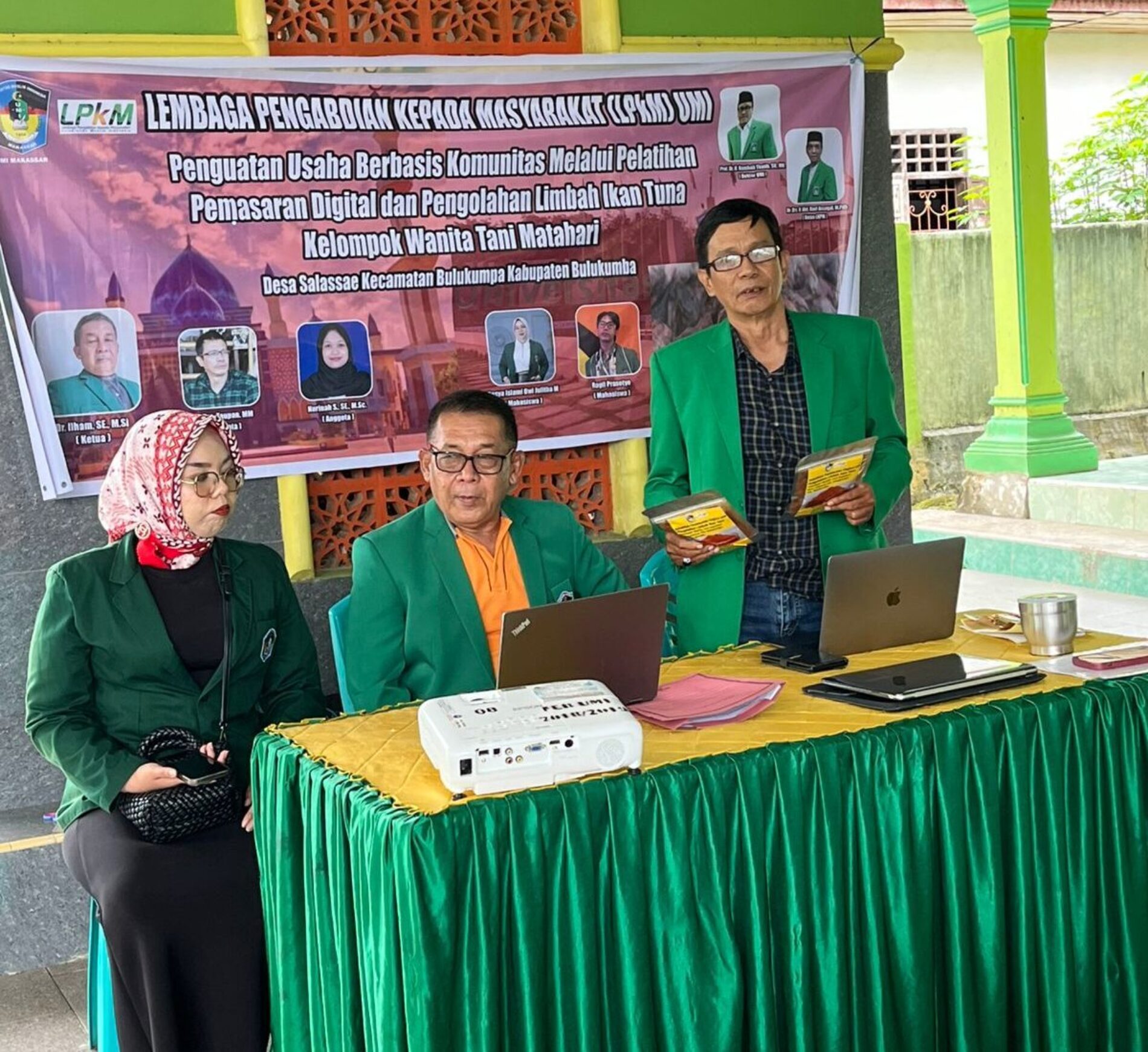 Penguatan Usaha Berbasis Komunitas Melalui Pelatihan Pemasaran Digital dan Pengolahan Limbah Ikan Tuna Pada Kelompok Tani Matahari Desa Salassae Kabupaten Bulukumba