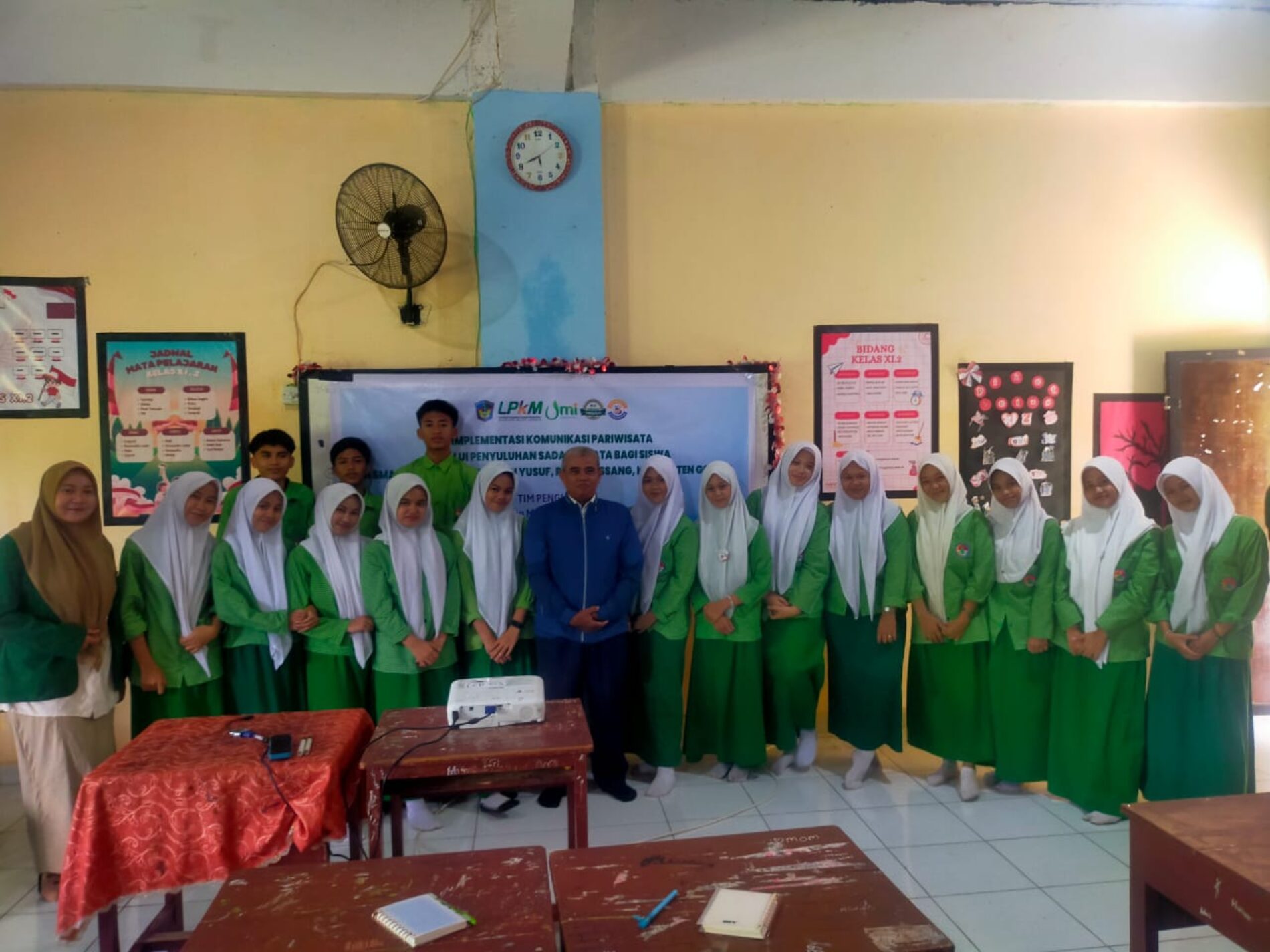 Implementasi Komunikasi Pariwisata melalui Penyuluhan Sadar Wisata bagi Siswa di SMA Insan Cendekia Syech Yusuf, Pattalassang, Kabupaten Gowa