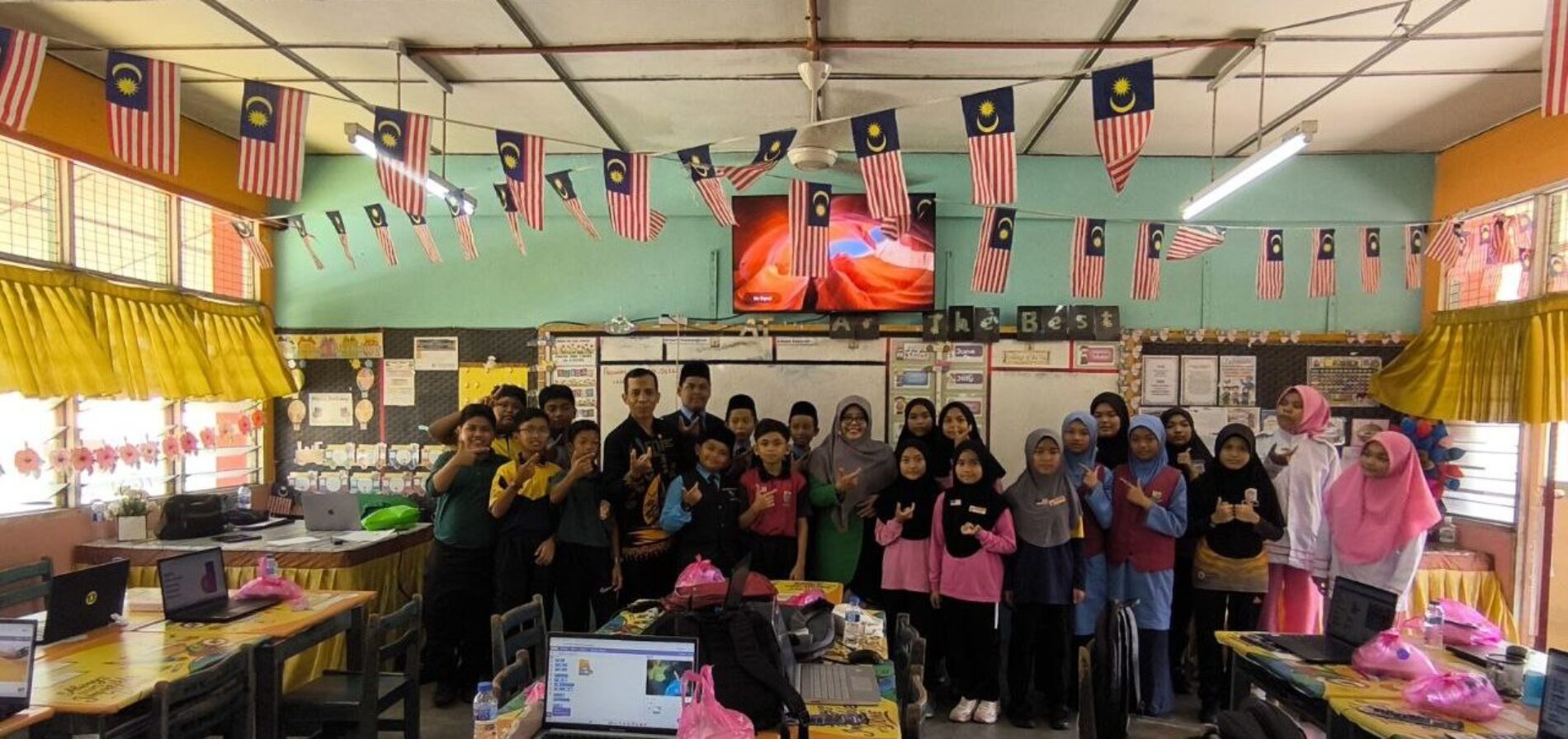 INTERNATIONAL SMART KIDS PROGRAM: PENGENALAN ROBOTIK DAN SCRATCH UNTUK ANAK SEKOLAH DASAR
