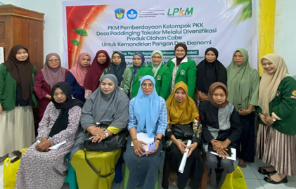 Dari Dapur Ke Pasar Digital: Pemberdayaan Kelompok PKK Desa Paddinging melalui Diversifikasi Produk Olahan Cabai
